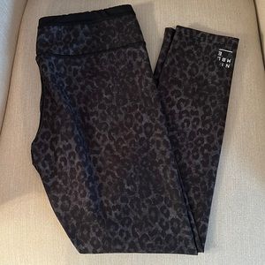 Black/Grey Leopard Nimble Leggings, Medium (8)